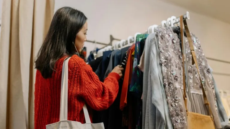 The Rise of Vintage Fashion: How to Shop and Style Pre-Loved Pieces