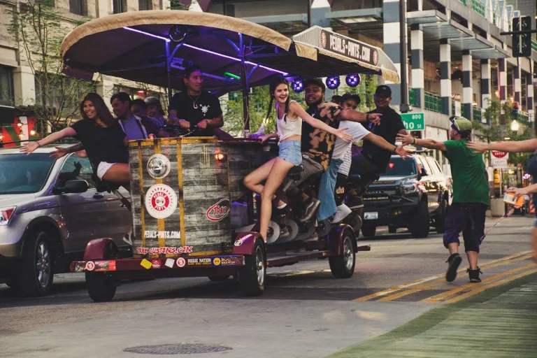 6 Tips to Save Money When Traveling with a Group